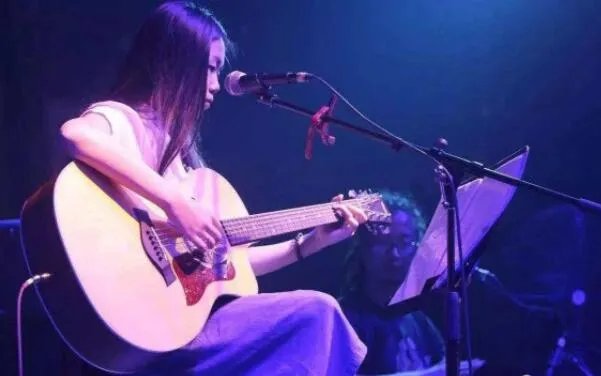 花粥歌曲排行-花粥最出名的歌曲，出山上榜，第九首最催泪