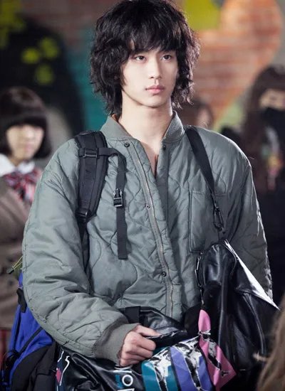 金秀炫承认自己整容 都教授整容前是屌丝？