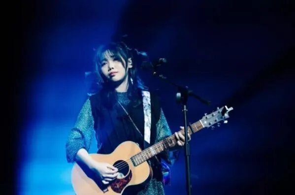 花粥歌曲排行-花粥最出名的歌曲，出山上榜，第九首最催泪