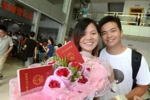 民政局办结婚证多少钱   女方迁不迁户口重要吗