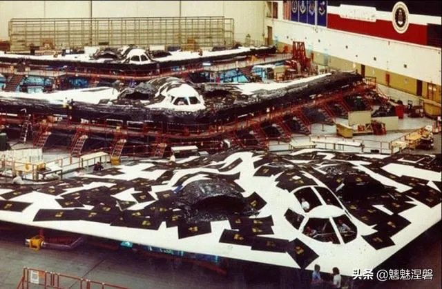 美国B2隐形轰炸机的造价是多少？觉得如何？