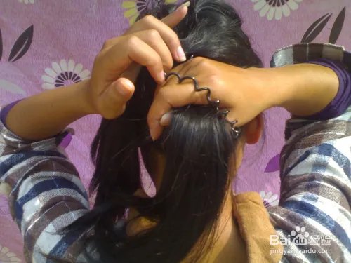 盘发教程：简单好看的盘发教程图解