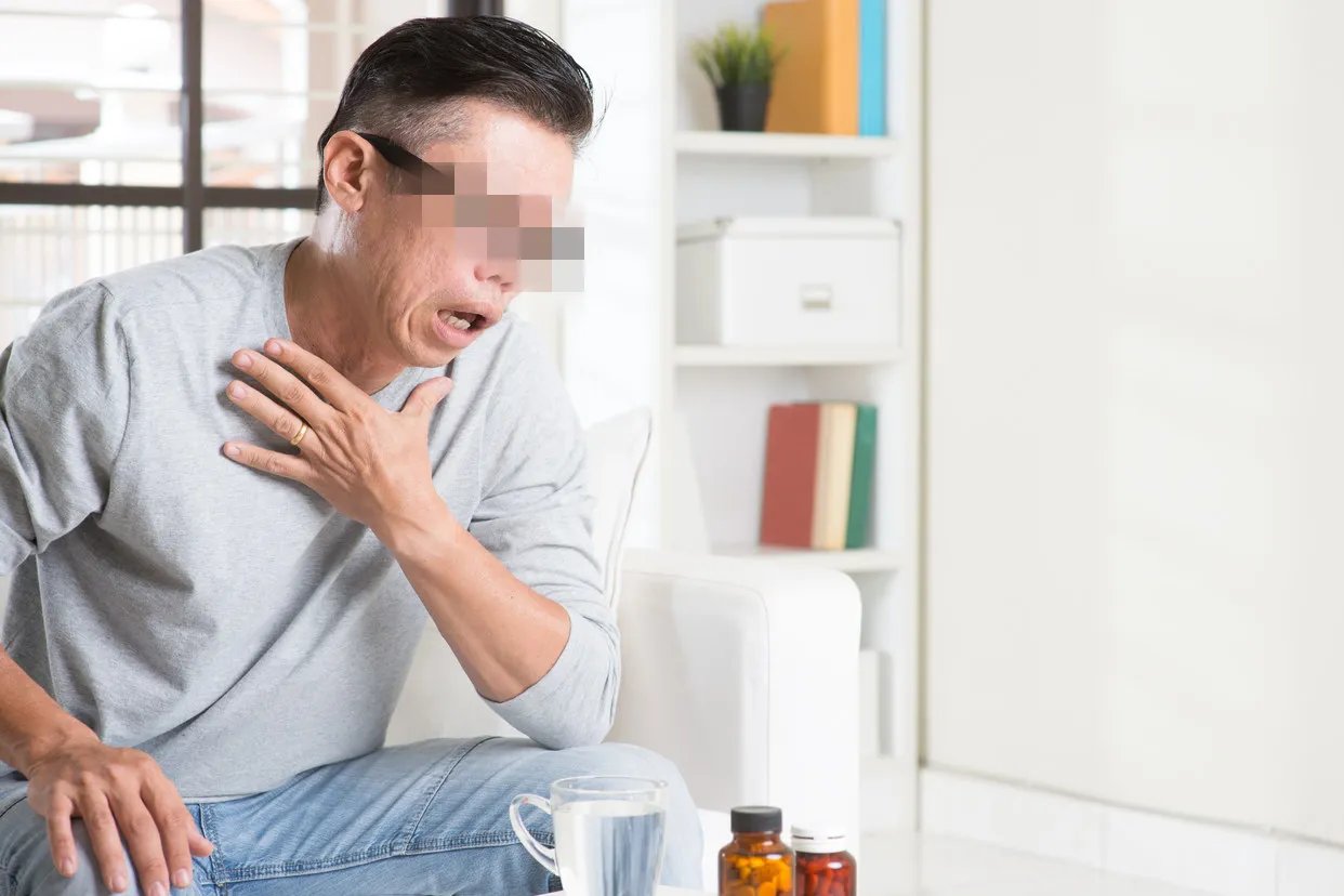 新冠阳性咳痰带血怎么回事，怎么办