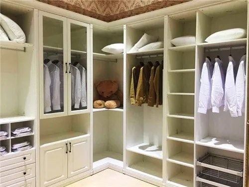 开放式衣柜的优点很吸引人 缺点却也让人不容忽视