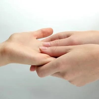 指甲上有黑线是什么问题