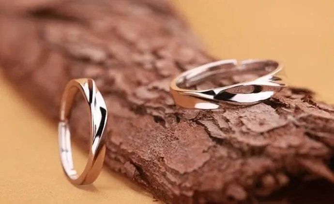 好看的情侣戒指图片2017款 情侣戒指该如何挑选