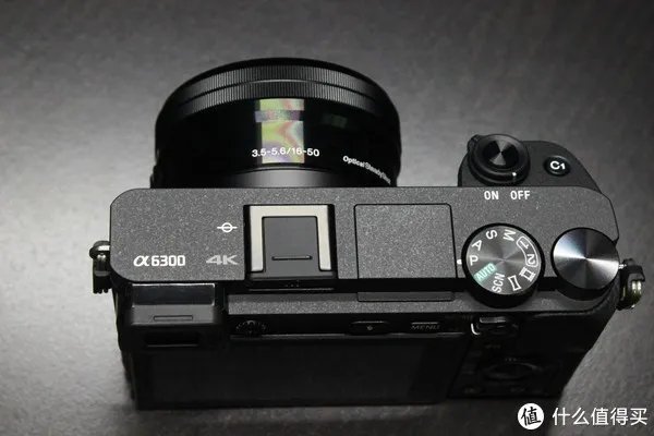 体积小、重量轻、参数强大:SONY 索尼 A6300 APS-C画幅 微单相机