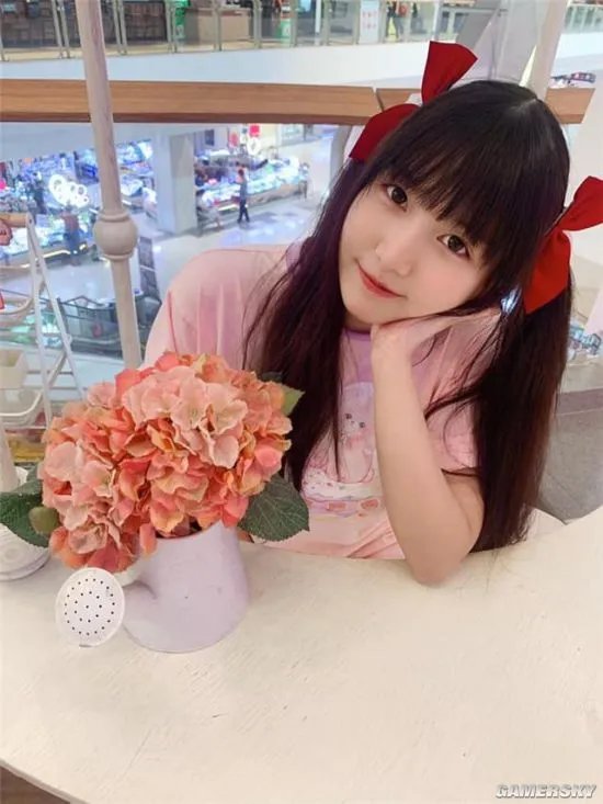 27岁泰国网红“棒糖妹”去世 疑因吃饭时被食物噎到