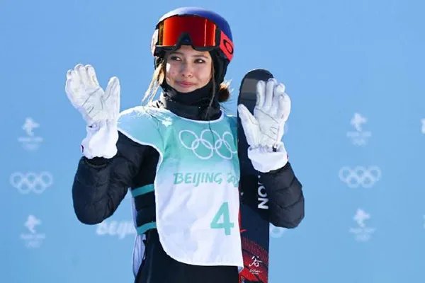 创造历史!谷爱凌夺中国第三金 谷爱凌跪地喜极而泣