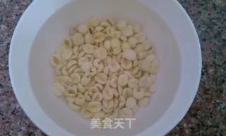 冰糖银耳莲子羹