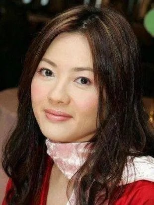 谭咏麟妻子莎莉被爆将出家 揭其“一夫二妻”生活惊人真相