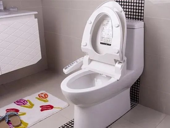 马桶底部轻微漏水正常吗