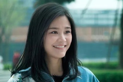 出道16年的岳红女儿，生父是谁现在知道了吗？