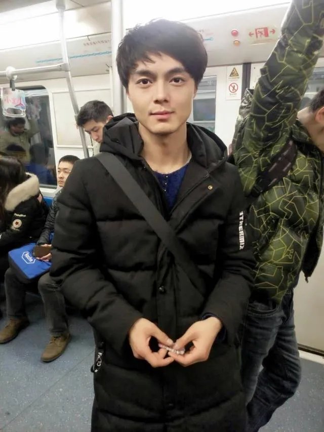 何鸿燊身高多少？