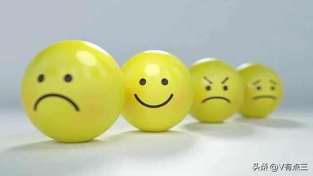 出租车司机因拉吵架情侣,无故被打,如何看?