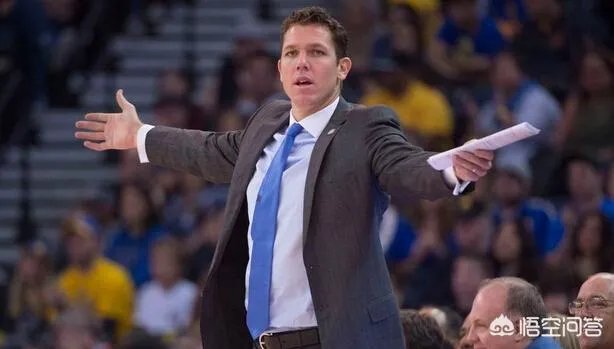 记者袁方消息，湖人主帅沃顿最快在本周四下课，沃顿是詹姆斯和湖人管理层的替罪羊吗？