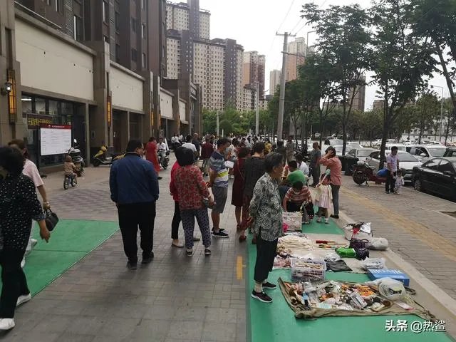 现在摆地摊卖什么赚钱?