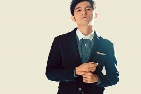 如何评价周杰伦的《爱在西元前》?