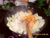 卷心菜炒肉的做法