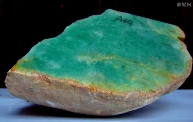 翡翠原石的形成过程 一般出现在什么地方