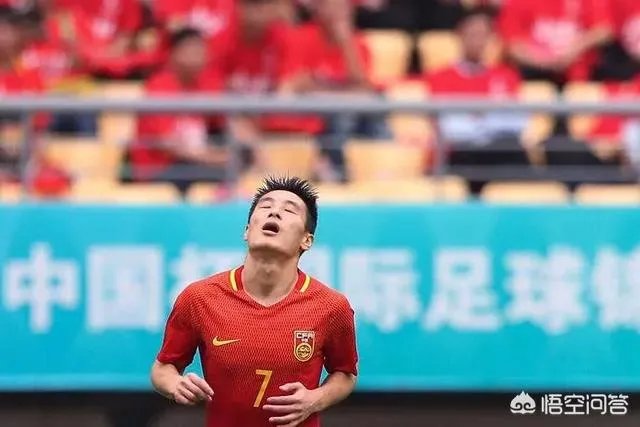 代表中国！武磊每场比赛都背着国足背包，你怎么看？