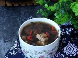 茶树菇鸡汤