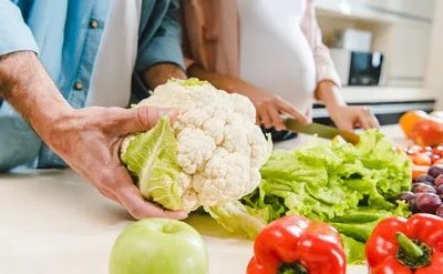 端午时节吃五黄 蓑衣黄瓜考刀工