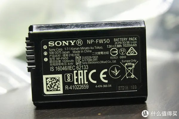 体积小、重量轻、参数强大:SONY 索尼 A6300 APS-C画幅 微单相机