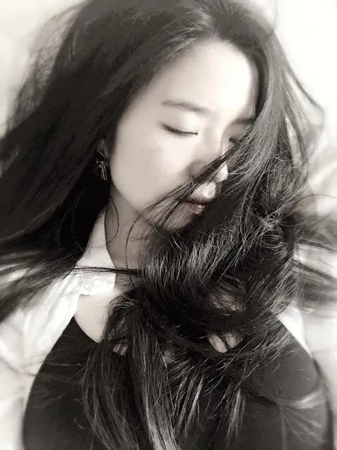 长发高冷女生头像？