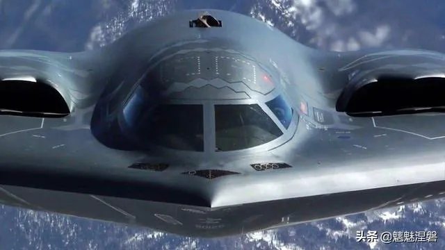 美国B2隐形轰炸机的造价是多少？觉得如何？