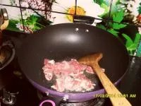 卷心菜炒肉的做法