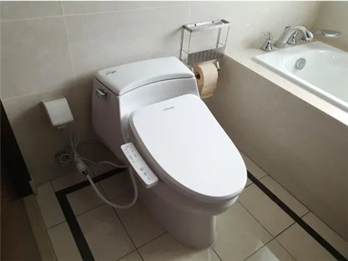 马桶盖板怎么拆