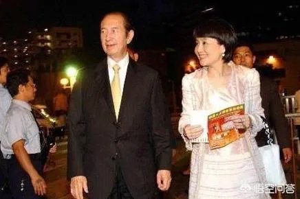 何鸿燊有四个老婆,不犯重婚罪的吗?