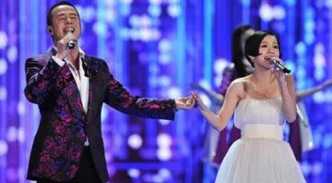 爱就像蓝天白云晴空万里什么歌 歌词爱就像是蓝天白云