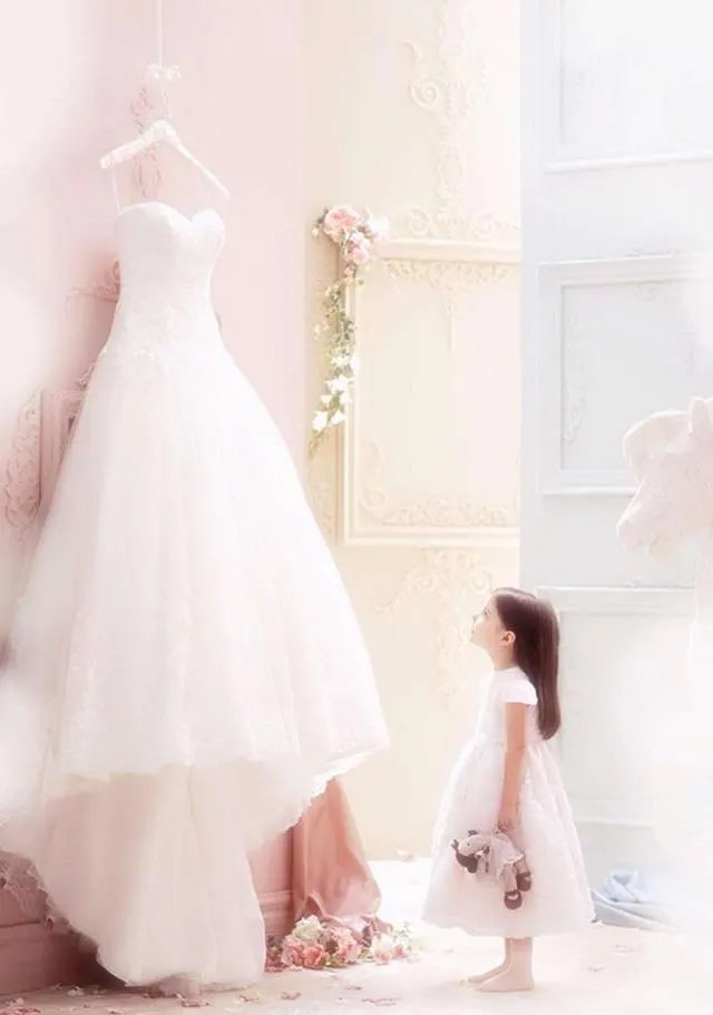 如何看待今天的热门“没人娶我，我就嫁给自己”？