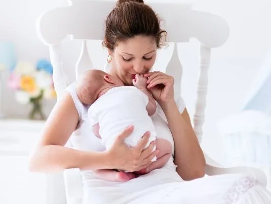哺乳期感冒能喂奶吗