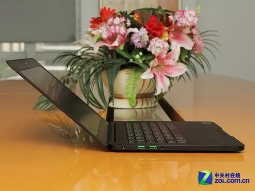 最薄的顶配游戏平台 雷蛇Blade全面解析