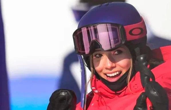 谷爱凌领奖全场高唱歌唱祖国,谷爱凌个人资料简介及家世