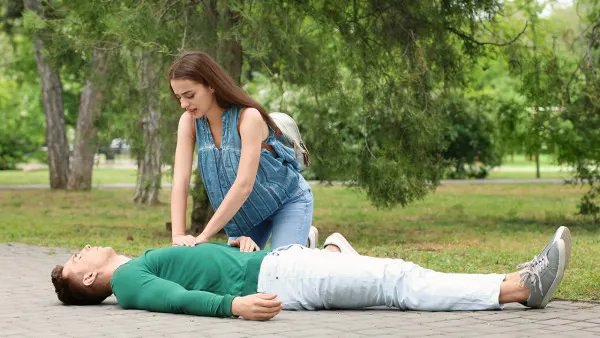 心肺复苏怎么做