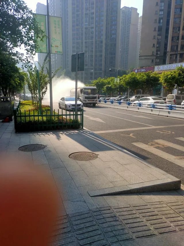 重庆高温预警预计气温达到四十℃以上,重庆的崽儿们感受到了吗?