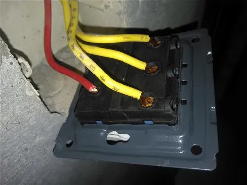 一黄一绿哪个是火线