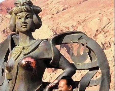 铁扇公主铜像敏感部位“被裸露”