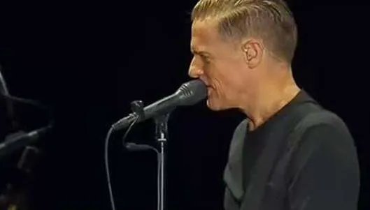 布莱恩亚当斯在世界摇滚乐坛地位怎样？