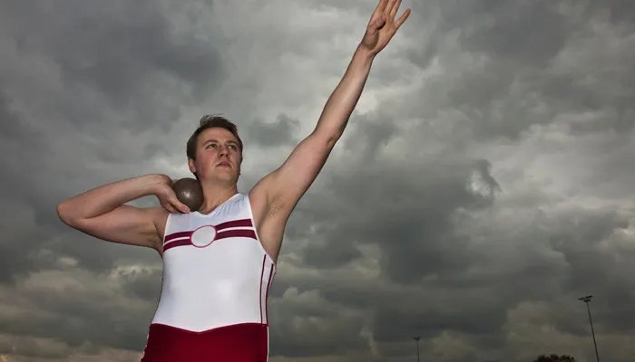 扔铅球的技巧 扔铅球的技巧方法