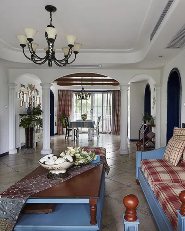 因为儿子喜欢烟台的海，所以就将这片海装在了家里