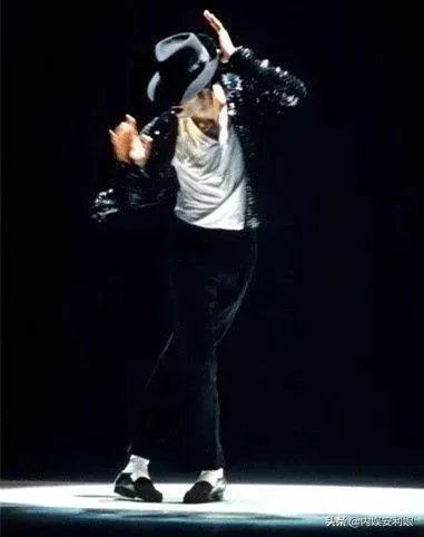 迈克尔杰克逊的舞蹈水平怎么样？