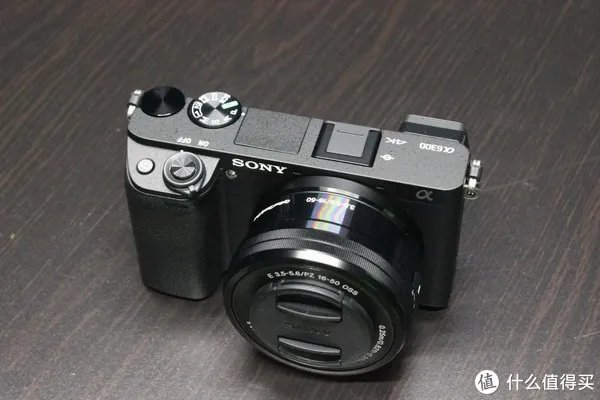体积小、重量轻、参数强大:SONY 索尼 A6300 APS-C画幅 微单相机