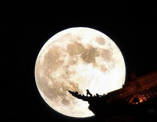 农村老俗话:“十五的月亮十六圆”是什么意思？