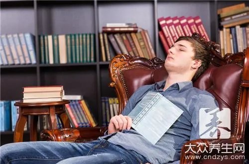 睡觉减肥法的姿势图片