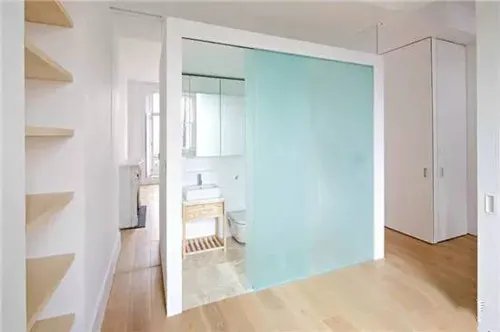 卫生间隐形门装修效果图 创意十足的隐形门设计